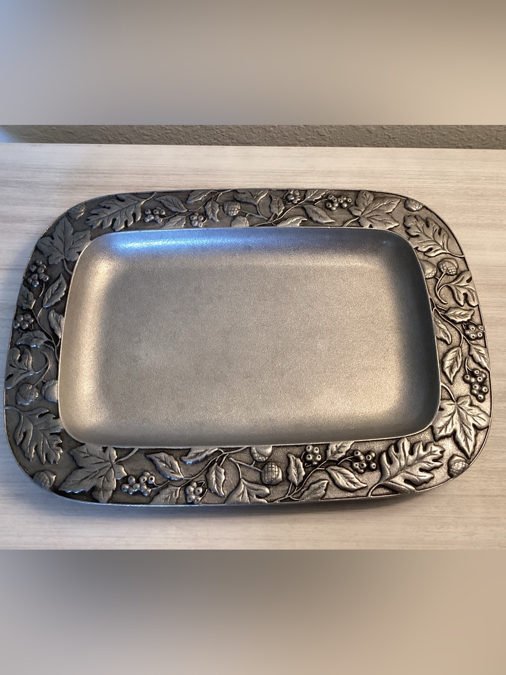 LONGABERGER VTG FALLING LEAVES 14" PEWTER  TRAY - IEC